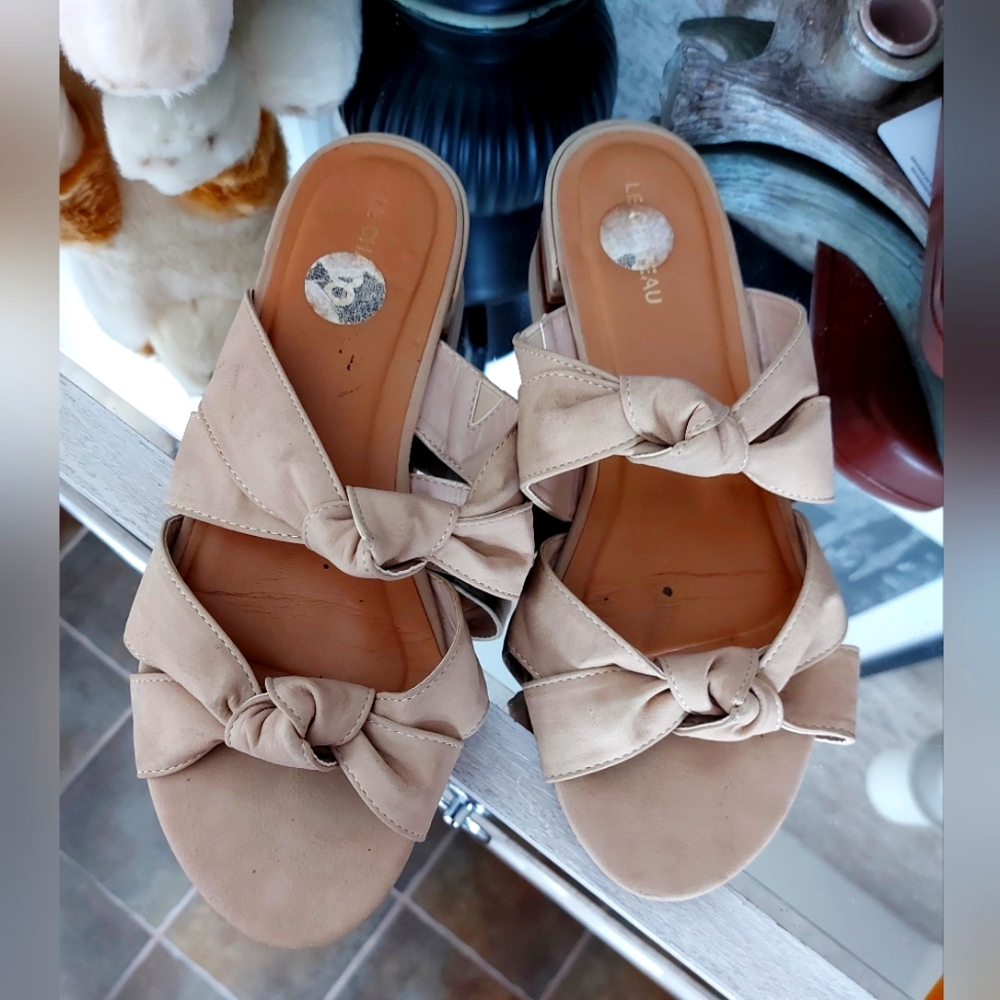 Le Chateau Women's Beige Bow Sandals